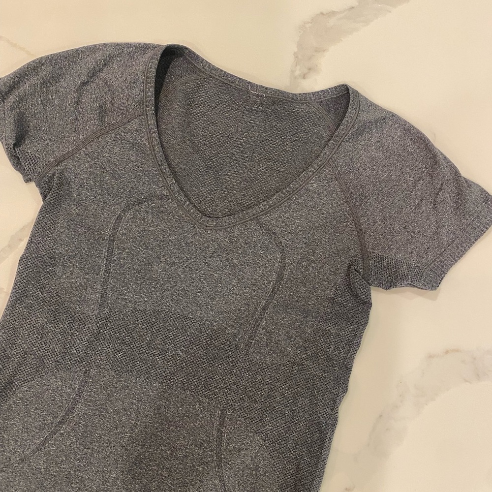 Grey lululemon t-shirt